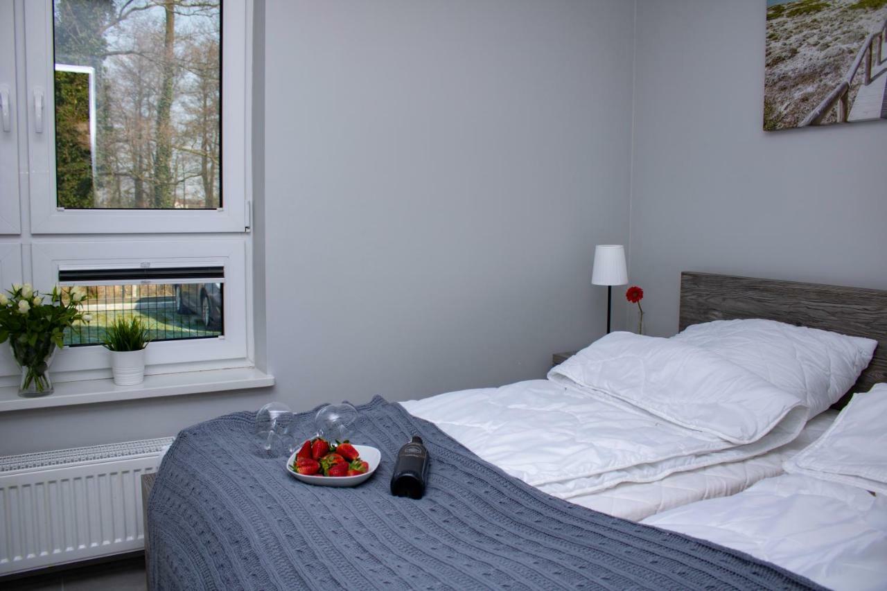 Apartament Z Ogrodkiem Trzęsacz Exterior foto