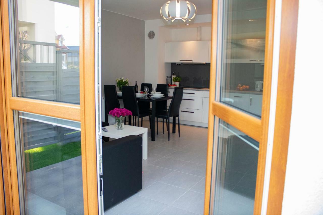 Apartament Z Ogrodkiem Trzęsacz Exterior foto