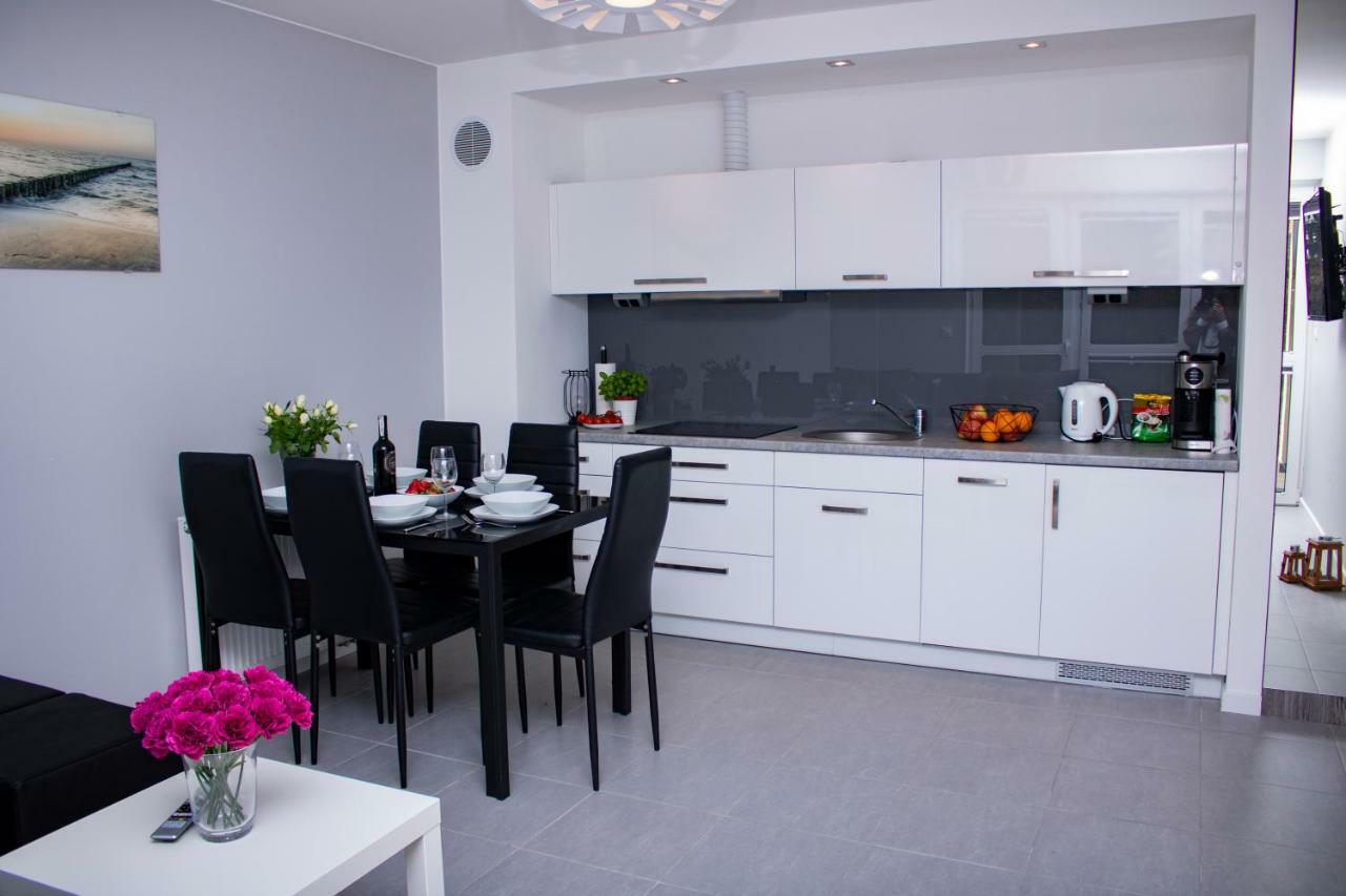 Apartament Z Ogrodkiem Trzęsacz Exterior foto